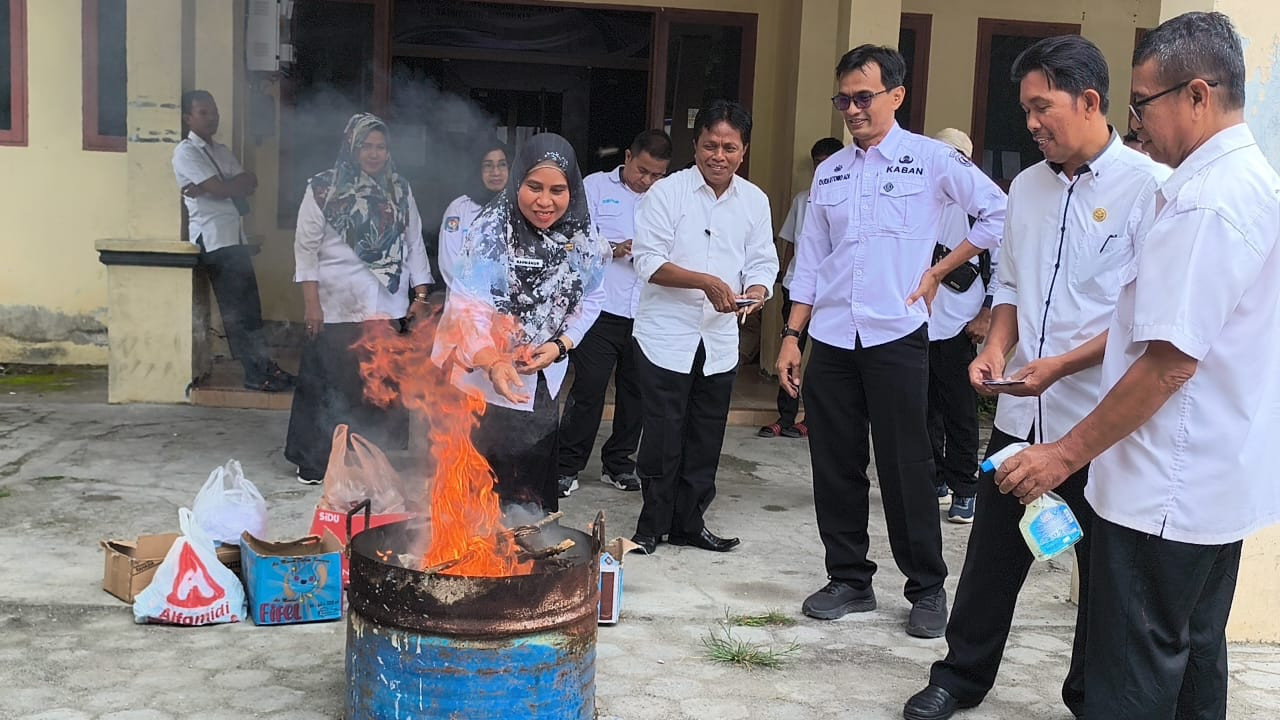 Pemkab Donggala Musnahkan 13.869 KTP-el Rusak dan Tidak Terpakai